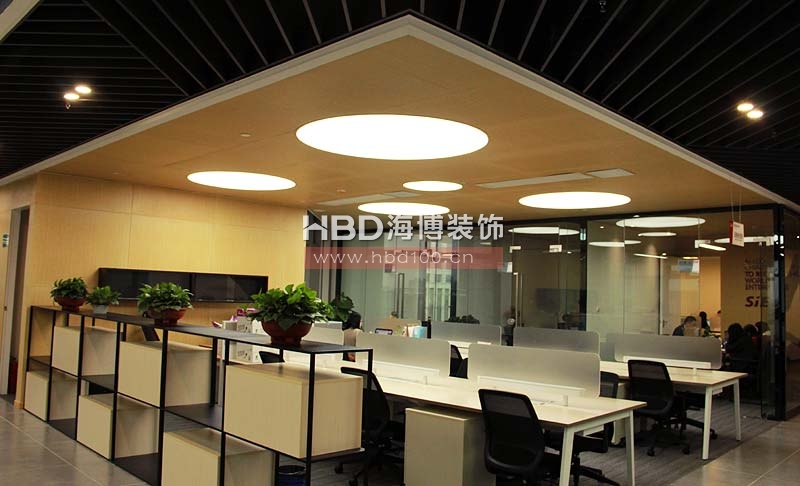 辦公室裝修實景照,辦公區(qū)裝修設(shè)計.jpg 辦公室裝修實景照,辦公區(qū)裝修設(shè)計.jpg