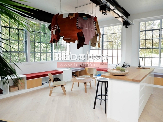 工業(yè)風(fēng)辦公室設(shè)計,辦公室設(shè)計風(fēng)格,服飾公司辦公室設(shè)計,海博裝飾.jpg 工業(yè)風(fēng)辦公室設(shè)計,辦公室設(shè)計風(fēng)格,服飾公司辦公室設(shè)計,海博裝飾.jpg