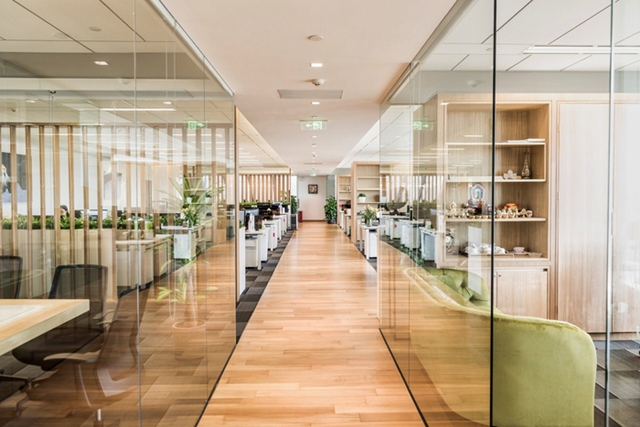 現(xiàn)代簡約辦公室裝修設(shè)計.jpg 現(xiàn)代簡約辦公室裝修設(shè)計.jpg