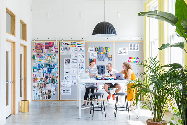 國外風辦公室裝修設(shè)計.jpg 國外風辦公室裝修設(shè)計.jpg