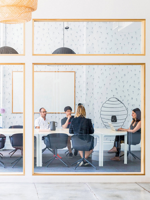 國外風辦公室裝修設(shè)計.jpg 國外風辦公室裝修設(shè)計.jpg