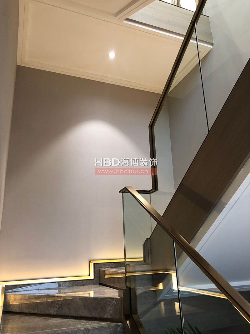 廣州復(fù)式樓裝修設(shè)計風格.jpg 廣州復(fù)式樓裝修設(shè)計風格.jpg