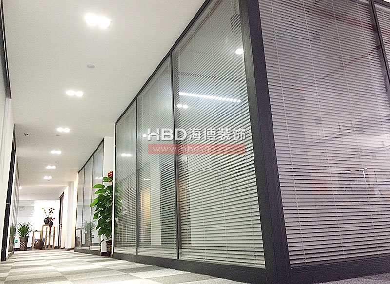 現代簡約風格辦公室裝修設計.jpg 現代簡約風格辦公室裝修設計.jpg